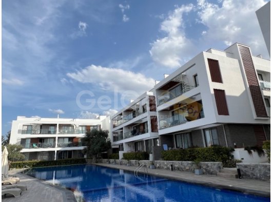 Girne-Alsancak Ortak Havuzlu Sitede Geniş Çatı Teraslı/Dağ Manzaralı 2+1 Kiralık Daire