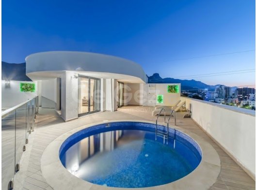 Girne Merkez Özel Havuzlu Teraslı 3+1 Kiralık Penthouse