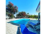 ALSANCAKTA CAMELOT BEACH YÜRÜME MESAFESİNDE GÜNLÜK KİRALIK 3+1 VİLLA