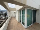 Girne Merkez de panoramik manzaralı 2+1 kiralık