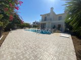 GİRNE ALSANCAKTA DENİZ MANZARALI ÖZEL HAVUZLU 3+1 VİLLA 05428885177