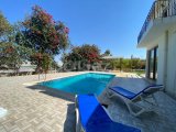 ALSANCAKTA CAMELOT BEACH YÜRÜME MESAFESİNDE GÜNLÜK KİRALIK 3+1 VİLLA