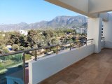 Girne Merkez de panoramik manzaralı 2+1 kiralık