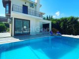 ALSANCAKTA CAMELOT BEACH YÜRÜME MESAFESİNDE GÜNLÜK KİRALIK 3+1 VİLLA