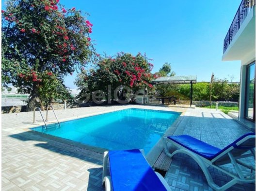 GİRNE ALSANCAKTA DENİZ MANZARALI ÖZEL HAVUZLU 3+1 VİLLA 05428885177