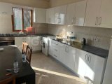 FIRSATT✨…GİRNE MERKEZ DEVLET HASTANESİ BÖLGESİ ANA CADDE ÜZERİ HERYERE YAKIN KONUMDA KİRALIK FULL EŞYALI 3+1 DAİRE