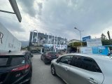 Ana cadde üzerinde satılık kompleks