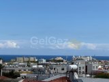 Girne Alsancak'ta Eşsiz 2+1 Daire - Şehir ve Dağ Manzarası ile Satılık!