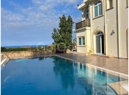 ÇATALKÖY DE ÖZEL TASIRIM SATILIK VİLLA +905428885177
