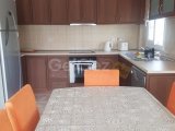GİRNE MERKEZ PASHA OTEL BÖLGESİ FIRSAT FİYATA GENİŞ KULLANIM ALANINA SAHİP SATILIK 3+1 DAİRE