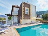 FIRSATT✨ GİRNE CATALKOY BOLGESİ FULL ESYALİ HARİKA MANZARALİ OZEL HAVUZ GENİS BAHCELİ 4+1 TRİPLEX VİLLA