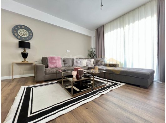 YEPYENI HAVUZLU SITEDE ZEMIN KAT SATILIK 2+1DAIRE