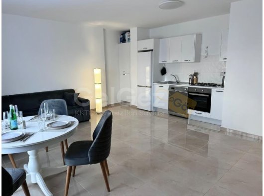 Girne Alsancak'ta Muhteşem Dağ ve Deniz Manzaralı 1+1 Yarı Eşyalı Daire