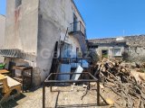 ALSANCAKTA SATILIK 700M2 ARSA ICERISINDE METRUK EV