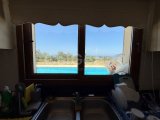 ÇATALKÖY’DE SATILIK 3+1 FULL EŞYALI VİLLA – £425,000 Eşdeğer Koçan | Krediye Uygun | Özel Havuz | Deniz & Dağ Manzarası
