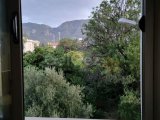 Girne Karaoğlanoğlu'nda Deniz ve Dağ Manzaralı Eşyalı 2+1 Daire