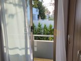 Girne Karaoğlanoğlu'nda Deniz ve Dağ Manzaralı Eşyalı 2+1 Daire