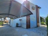 Özel Havuzlu 4+1 Müstakil Villa — Üst Düzey Kalite, Mahremiyet ve Stratejik Konum 2022 Yılında İnşa Edilen Bu Modern Müstakil Villa, Yalnızca 7 Bağımsız Villada