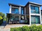 Özel Havuzlu 4+1 Müstakil Villa — Üst Düzey Kalite, Mahremiyet ve Stratejik Konum 2022 Yılında İnşa Edilen Bu Modern Müstakil Villa, Yalnızca 7 Bağımsız Villada