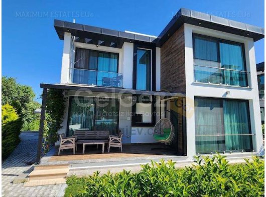 Özel Havuzlu 4+1 Müstakil Villa — Üst Düzey Kalite, Mahremiyet ve Stratejik Konum 2022 Yılında İnşa Edilen Bu Modern Müstakil Villa, Yalnızca 7 Bağımsız Villada