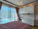 Özel Havuzlu 4+1 Müstakil Villa — Üst Düzey Kalite, Mahremiyet ve Stratejik Konum 2022 Yılında İnşa Edilen Bu Modern Müstakil Villa, Yalnızca 7 Bağımsız Villada
