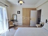 Alsancak’ta Özel Havuzlu ve Olgun Peyzajlı Seçkin 3 Yatak Odalı Villa Alsancak’ın En Tercih Edilen ve Prestijli Bölgelerinden Birinde Konumlanan Bu Zarif Villa,