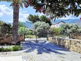 Alsancak’ta Özel Havuzlu ve Olgun Peyzajlı Seçkin 3 Yatak Odalı Villa Alsancak’ın En Tercih Edilen ve Prestijli Bölgelerinden Birinde Konumlanan Bu Zarif Villa,