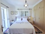 Alsancak’ta Özel Havuzlu ve Olgun Peyzajlı Seçkin 3 Yatak Odalı Villa Alsancak’ın En Tercih Edilen ve Prestijli Bölgelerinden Birinde Konumlanan Bu Zarif Villa,