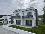 Girne Yeşiltepe’de Deniz & Dağ Manzaralı Prestijli Kiralık Villa