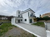 Girne Yeşiltepe’de Deniz & Dağ Manzaralı Prestijli Kiralık Villa