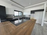 Girne Yeşiltepe’de Deniz & Dağ Manzaralı Prestijli Kiralık Villa