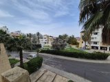 Girne merkezde Havuzlu site içinde satılık full eşyalı 1+1 daire