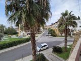 Girne merkezde Havuzlu site içinde satılık full eşyalı 1+1 daire