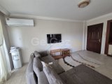 Girne merkezde Havuzlu site içinde satılık full eşyalı 1+1 daire