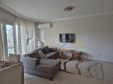 Girne merkezde Havuzlu site içinde satılık full eşyalı 1+1 daire