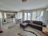 Girne merkezde Havuzlu site içinde satılık full eşyalı 1+1 daire