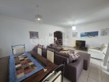 Girne merkezde Havuzlu site içinde satılık full eşyalı 3+1 daire