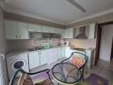 Girne merkezde Havuzlu site içinde satılık full eşyalı 3+1 daire