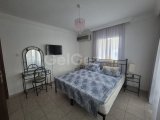 Girne merkezde Havuzlu site içinde satılık full eşyalı 3+1 daire