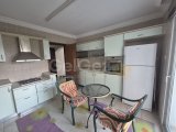 Girne merkezde Havuzlu site içinde satılık full eşyalı 3+1 daire