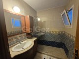 Girne merkezde Havuzlu site içinde satılık full eşyalı 3+1 daire