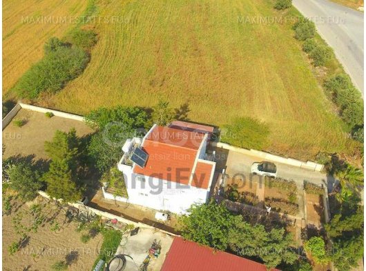 Bafra’nın Otel ve Turizm Bölgesi İle Hızla Gelişen İskele Hattı Arasında Konumlanan Bu 3 Yatak Odalı Müstakil Villa, Geniş Arsa Payı, Gelecekte Proje Geliştirme