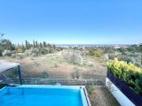 Girne ozanköyde satılık havuzlu villa