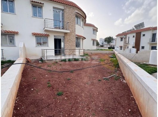 ???? Girne – Çatalköy 3+1 İkiz Villa | Site İçinde, Ortak Havuzlu ve Geniş Bahçeli