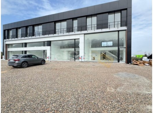 Girne Çatalköy'de Satılık 120 m² Modern Dükkan - Hızla Yükselen Yatırım Fırsatı!