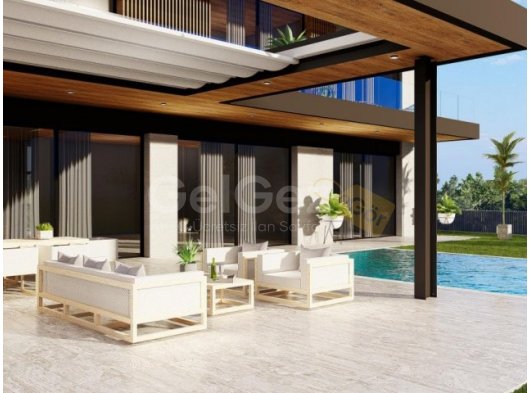 Girne Çatalköy'de Denize Sıfır 6+1 Ultra Lüks Satılık Villa