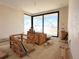 Girne Çatalköy'de Denize Sıfır 6+1 Ultra Lüks Satılık Villa