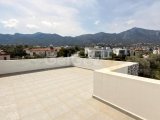 Girne Ozanköy'de 1 Dönüm Arsa Alanına Sahip Satılık 4+1 Villa