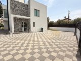 Girne Ozanköy'de 1 Dönüm Arsa Alanına Sahip Satılık 4+1 Villa