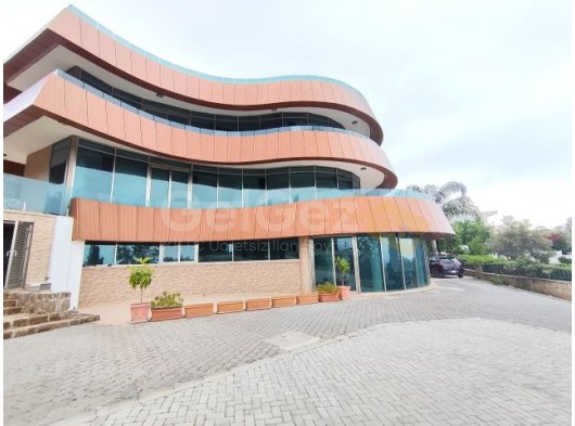 Girne Edremit'te Satılık 4+2 Villa - Özel Havuz, Bahçe ve Deniz Manzarası